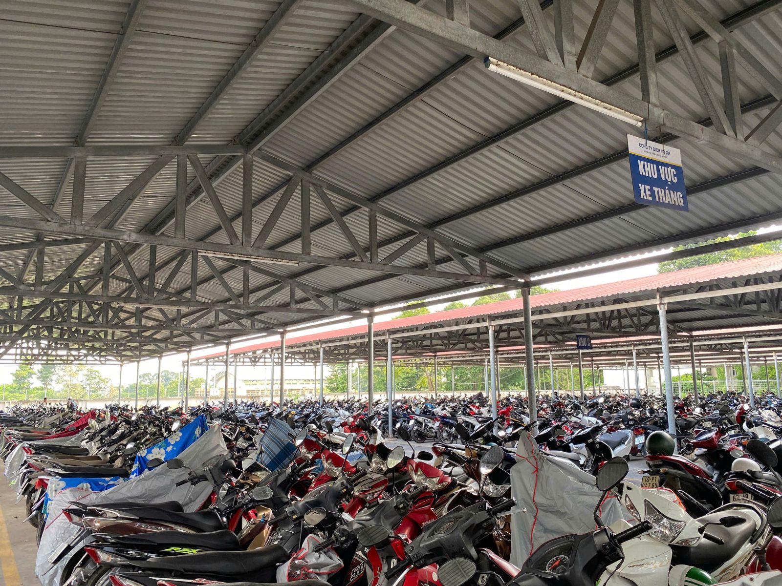 giữ xe trường học