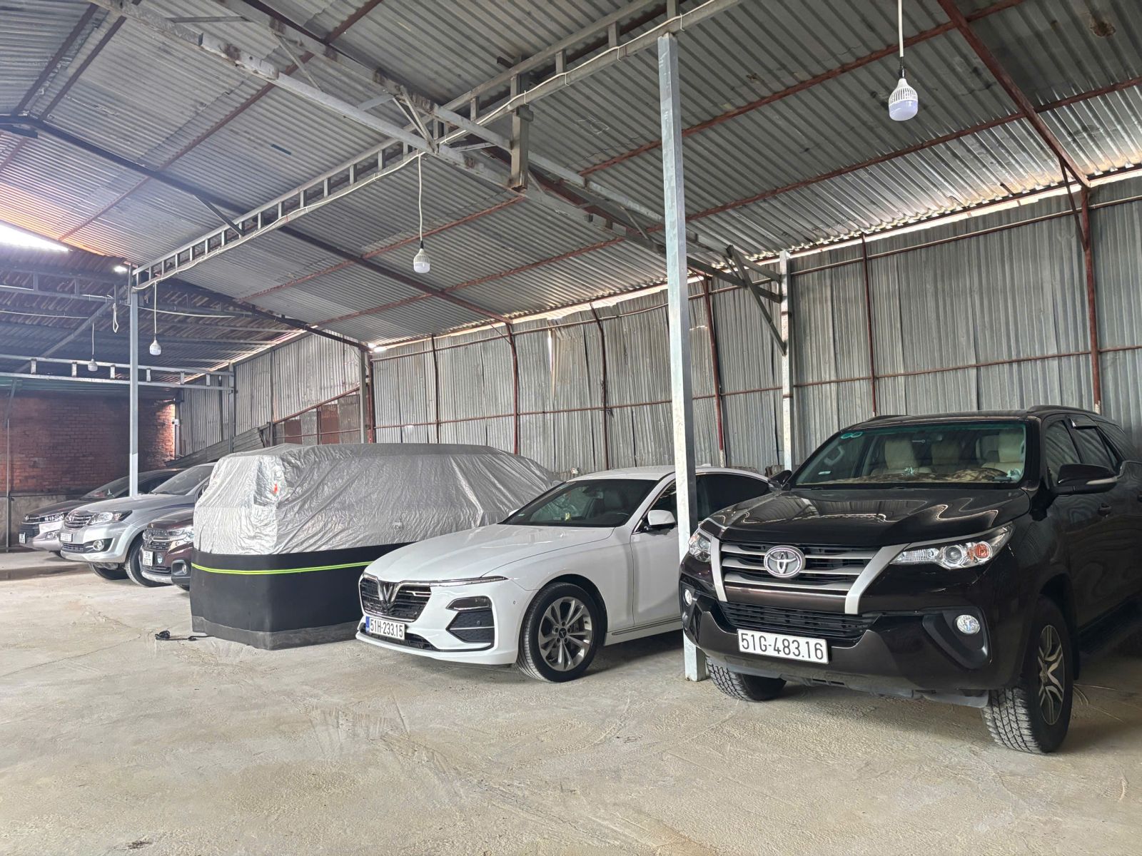 dịch vụ giữ xe ô tô và xe máy 