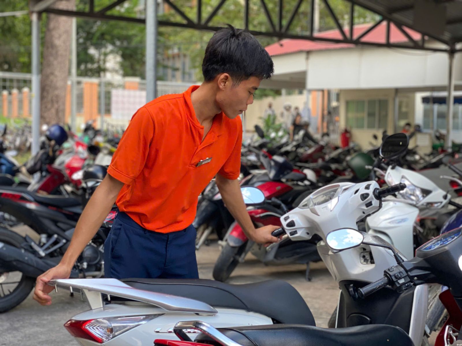 Nhân Viên Giữ Xe Chuyên Nghiệp TPHCM