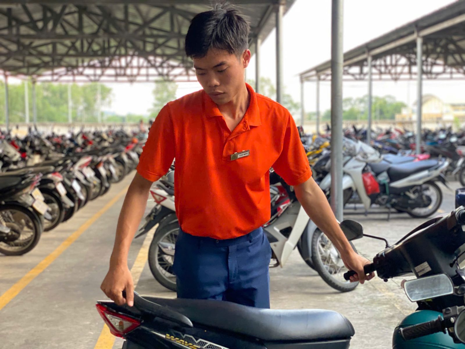 Nhân Viên Giữ Xe Chuyên Nghiệp