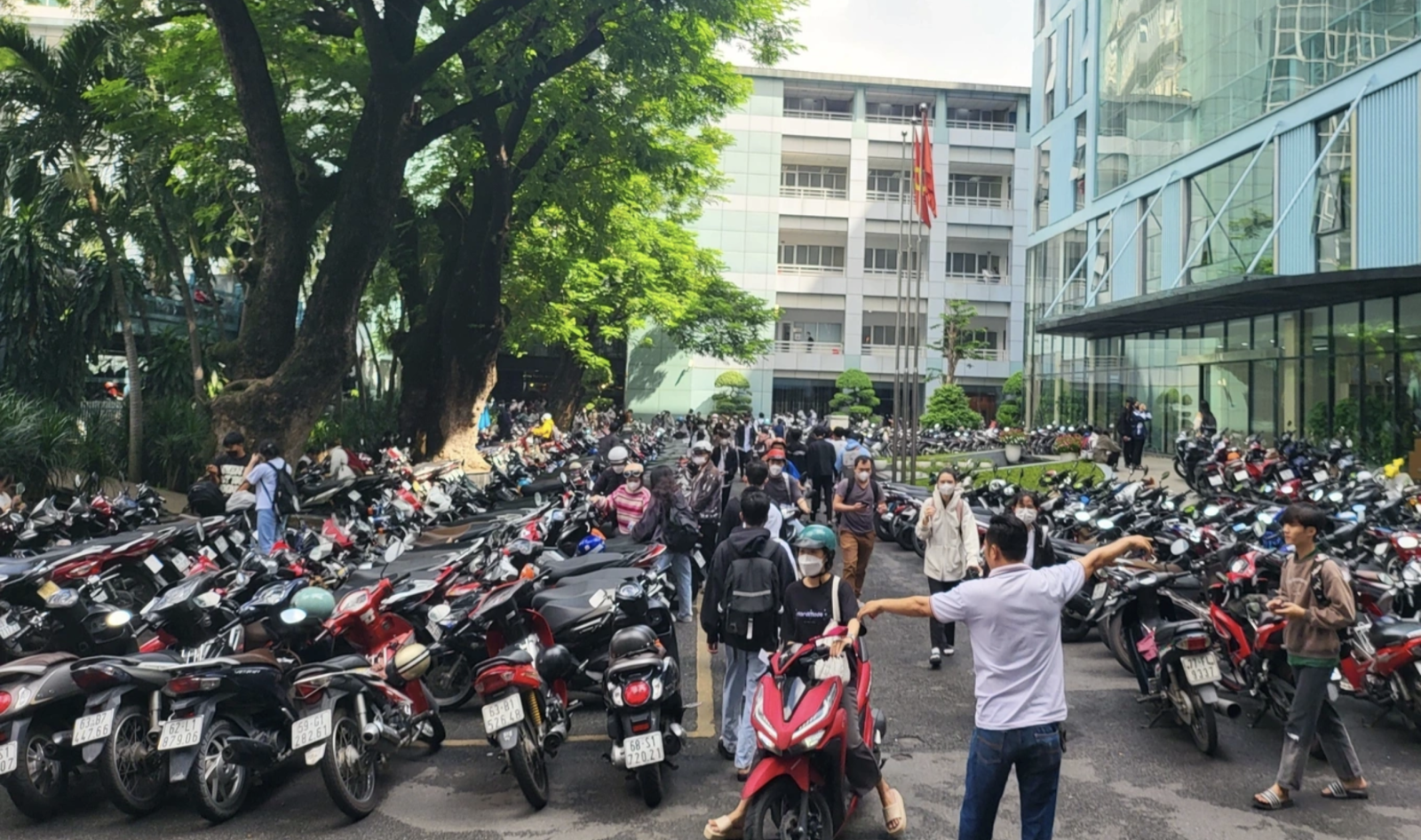 Dịch vụ giữ xe tại trường học khu vực HCM