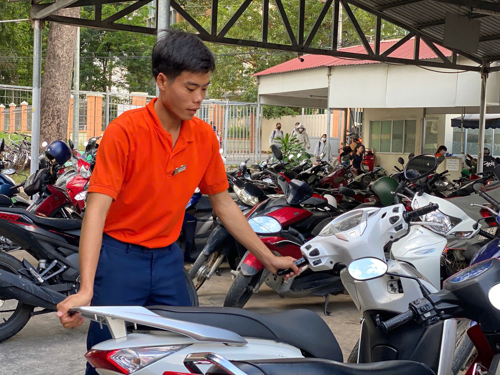 thuê công ty giữ xe