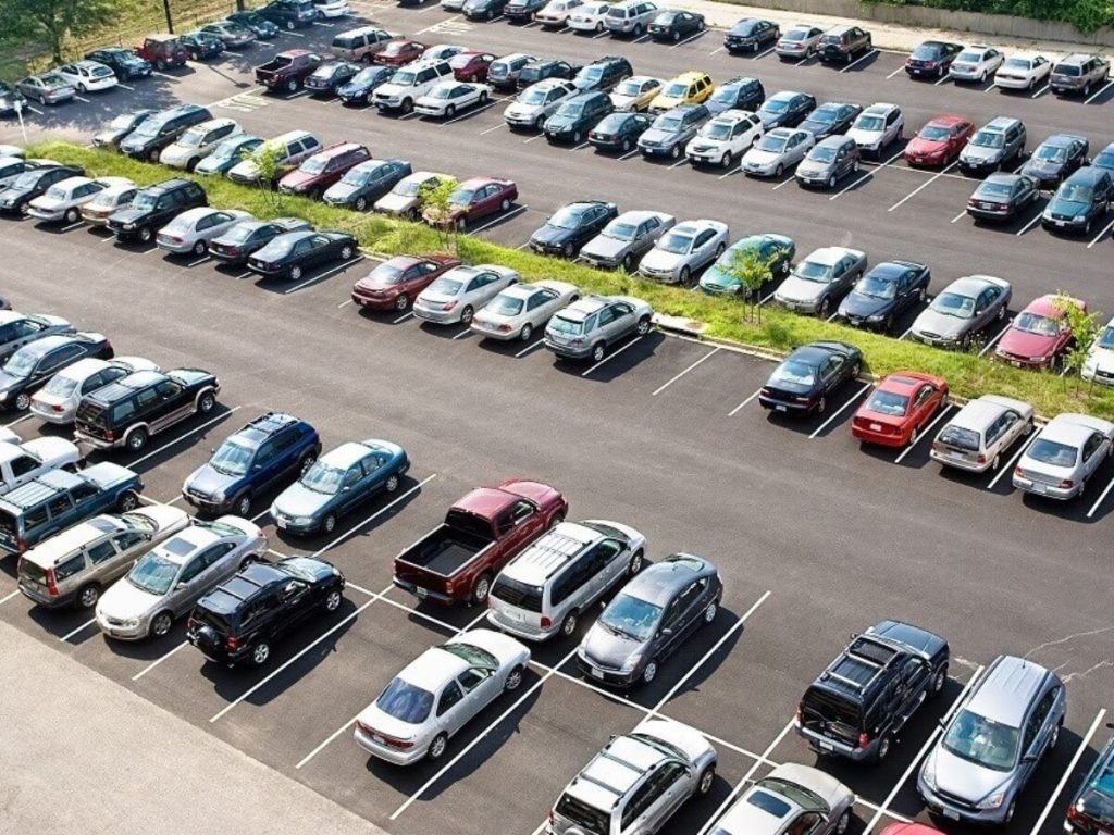 su-quan-trong-cua-anh-sang-tu-nhien-va-khong-gian-xanh-trong-thiet-ke-bai-giu-xe-o-to-2